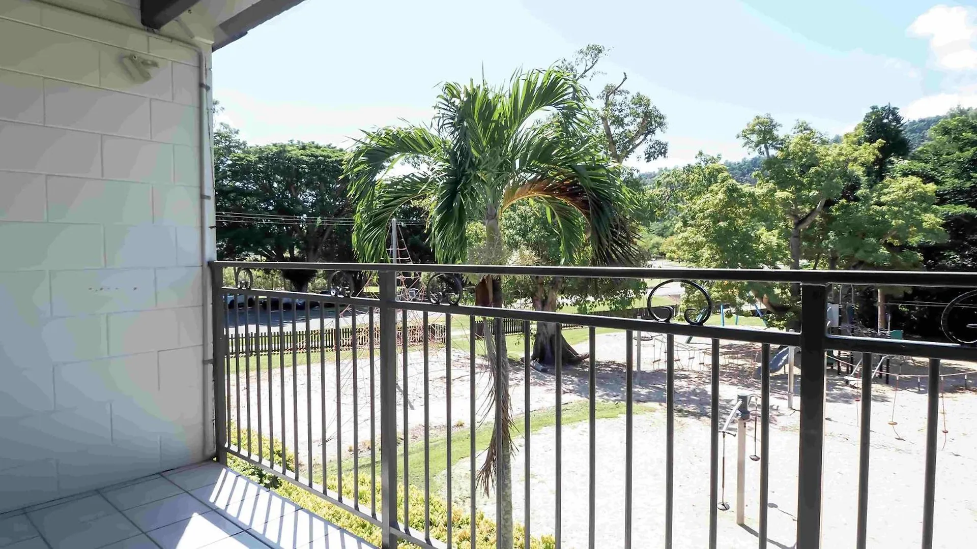 Coral Esplanade Escape Apartment Cannonvale 0*,  Australia